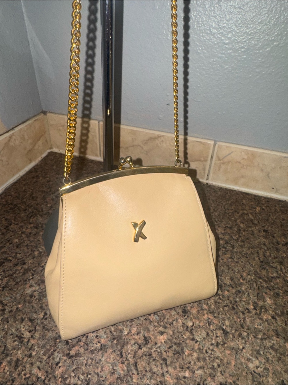 Paloma Picasso kiss lock Cream leather crossbody EUC